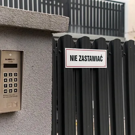 Mile Studio Z Ogrodkiem I Osobnym Wejsciem Radom Exteriér fotografie